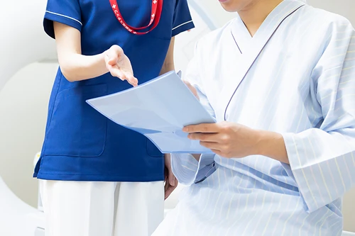 もとまちリウマチ内科クリニックは一般内科とリウマチの二本柱で地域の健康を支えます。「何科に相談すればよいか分からない」という体調のお悩みも、まずはお気軽にご相談ください。
